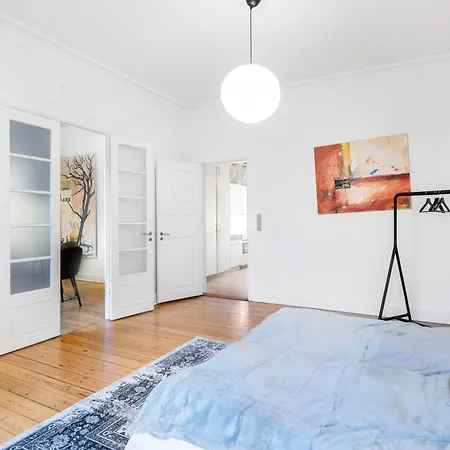 Apartment - With Family Or Friends In The Heart Of *