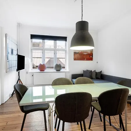 - With Family Or Friends In The Heart Of Apartment *